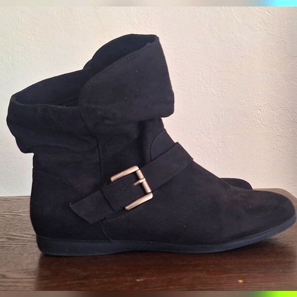 True Craft Women's Addison Ankle Boots Black Strap Buckle Pull On Size 8M - Picture 4 of 9